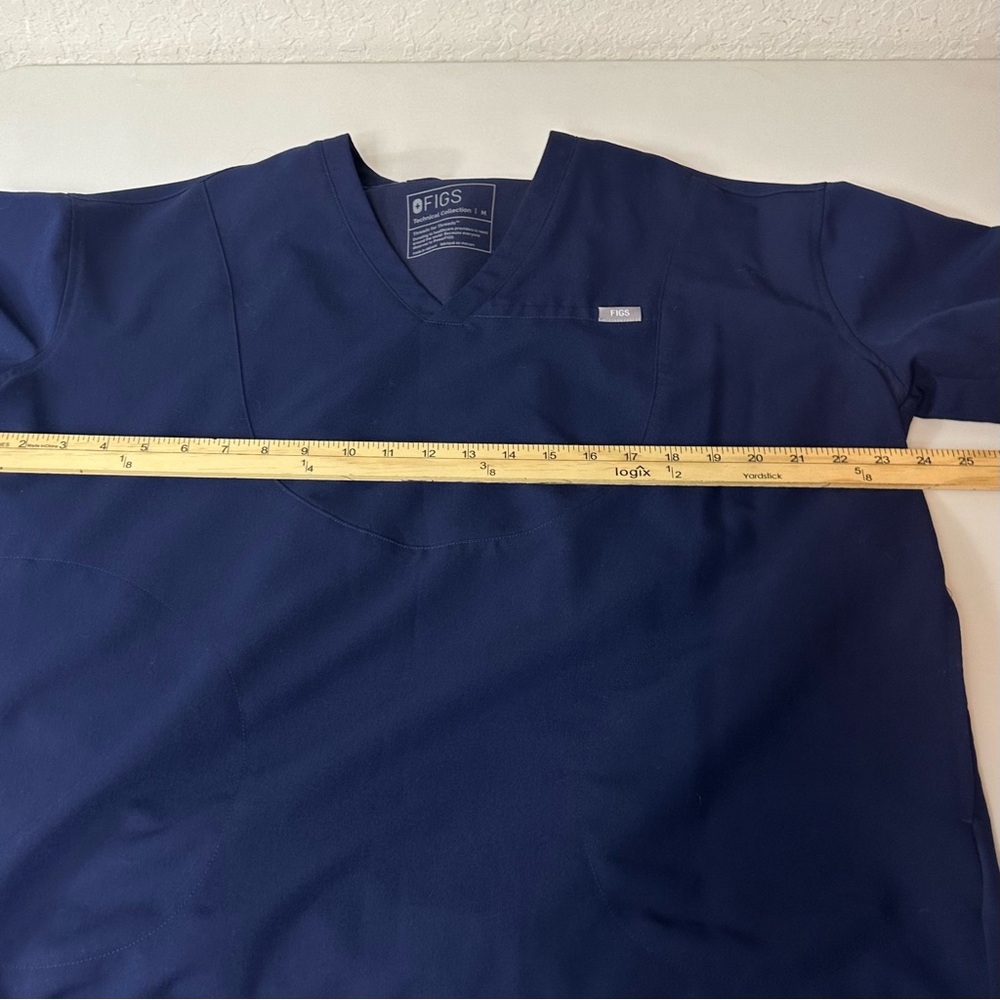 Figs Technical Collection 3-Pocket Design Medical Uniform Scrub Top Size Medium - Picture 6 of 7